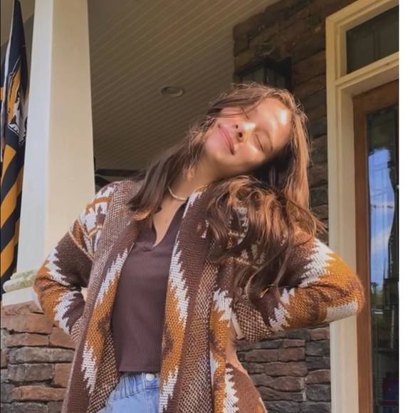 Meet your Posher, Isabella - Picture 1 of 1